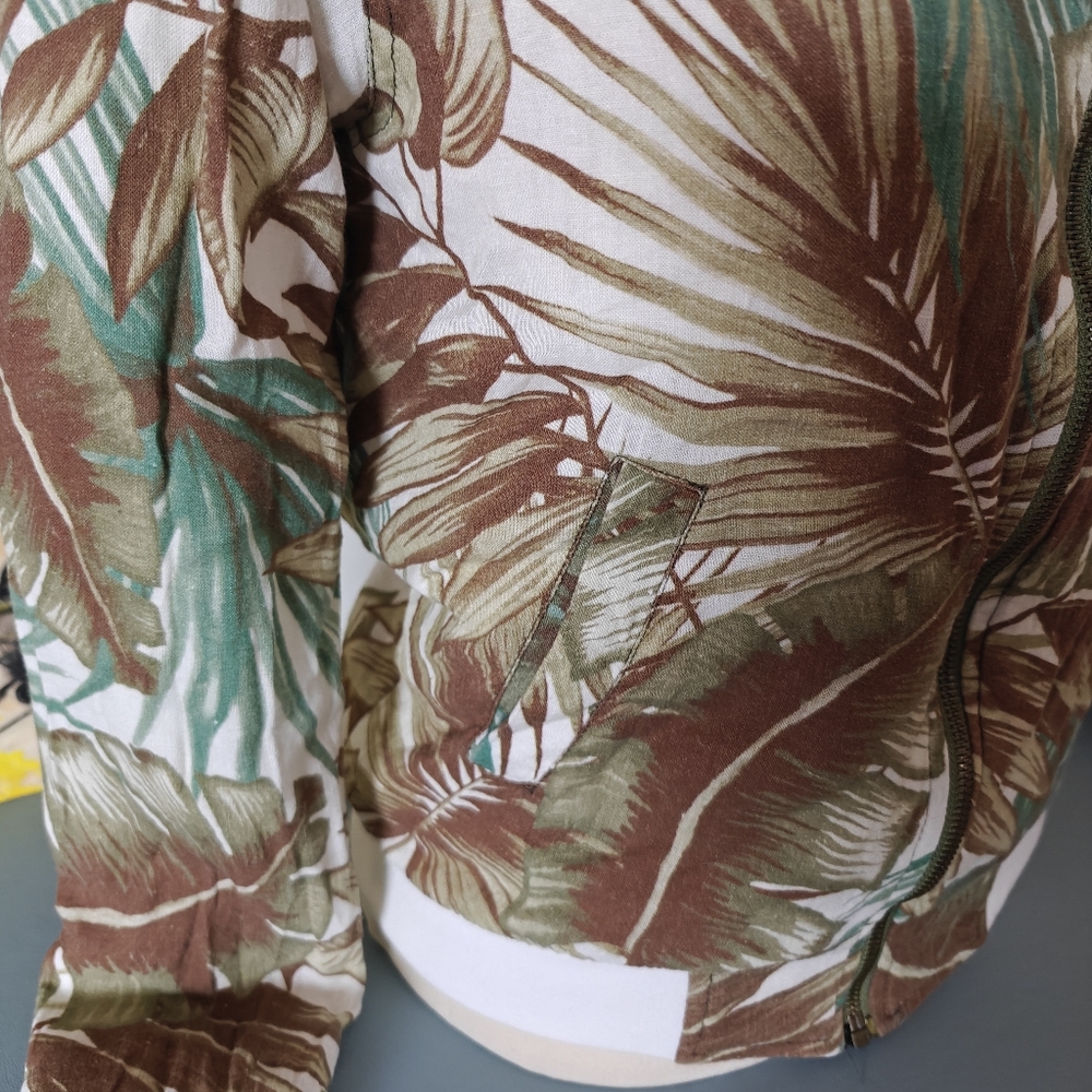 Jungle safari leaf print bomber jacket - Size Small - vacation, resort, summer - Picture 3 of 12